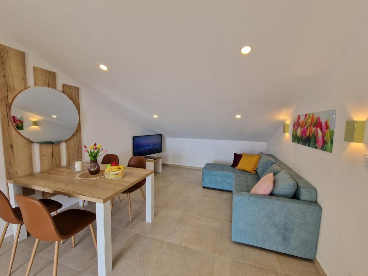 Haus Mit Meerblick Lopar Buitenkant foto